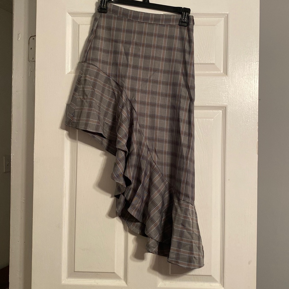 Asymmetrical skirt